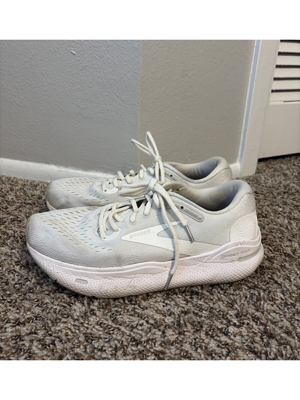 Brooks Women’s Ghost Max Wide White Athletic Comfort Gym Road Running Shoe 11 D